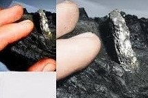 Thêm nữa, hình dáng của bánh răng giống như nó là một bộ phận của thiết bị cực kỳ hiện đại. Từ đây, những người theo thuyết âm mưu cho rằng, cổ vật này có thể là của sinh vật ngoài Trái đất để lại trong chuyến thăm loài người vào khoảng 300 triệu năm trước.