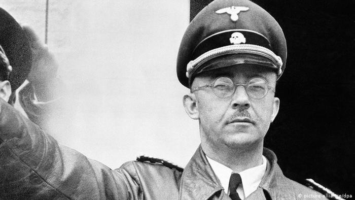 Chỉ huy lực lượng SS Henrich Himmler đặt hàng 50 "búp bê tình yêu" cho cấp dưới.