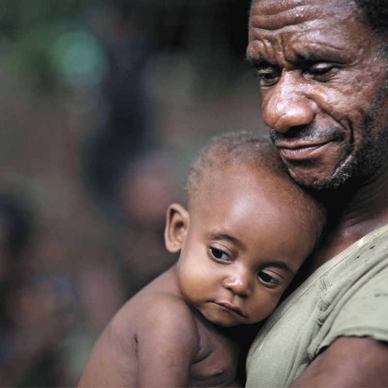 Sau đó, người vợ có thể ra ngoài săn bắn hái lượm. Việc chăm sóc con cái sẽ do người chồng đảm nhiệm.