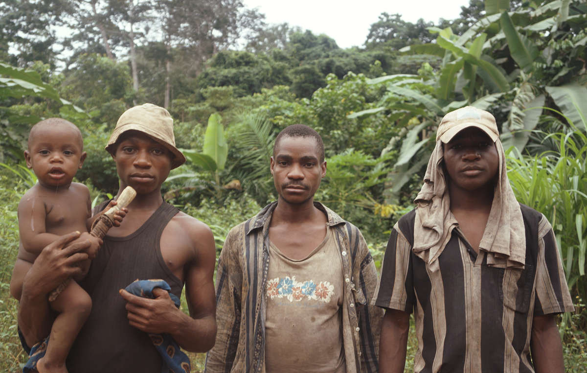 Nam giới và phụ nữ có thể đổi vai trò cho nhau. Phụ nữ có thể săn bắn, xây dựng nhà cửa trong khi đàn ông cũng có thể làm tốt việc chăm sóc con cái, xây dựng gia đình hạnh phúc.