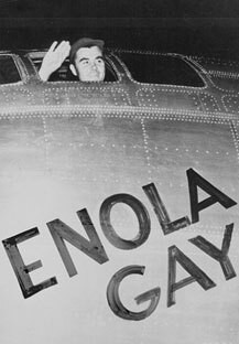 Dưới sự chỉ huy của phi công Tibbets, phi hành đoàn trên máy bay Enola Gay đã thả quả bom hạt nhân được đặt tên "Little Boy" ("cậu bé") nặng 5 tấn xuống Hiroshima gây nên thảm kịch kinh hoàng nhất trong lịch sử nhân loại.