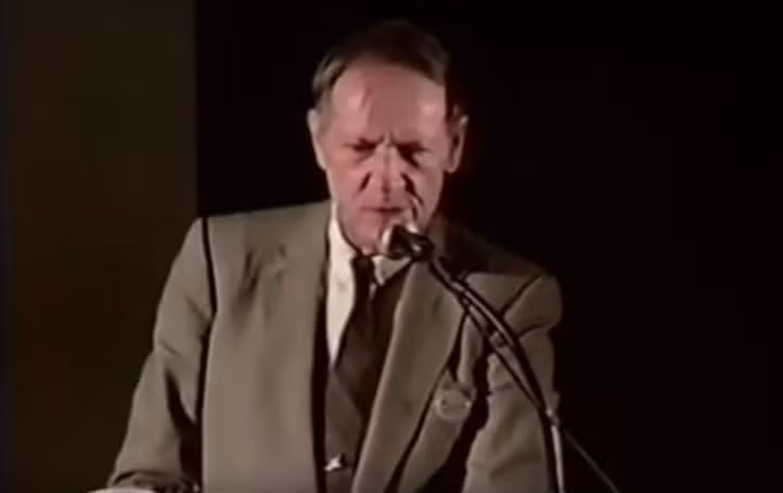 Theo lời kể của ông Bielek, bản thân là nhà du hành thời gian. Ông có 6 tuần sống ở năm 2137 và 2 năm trong giai đoạn từ năm 2749 - 2750.