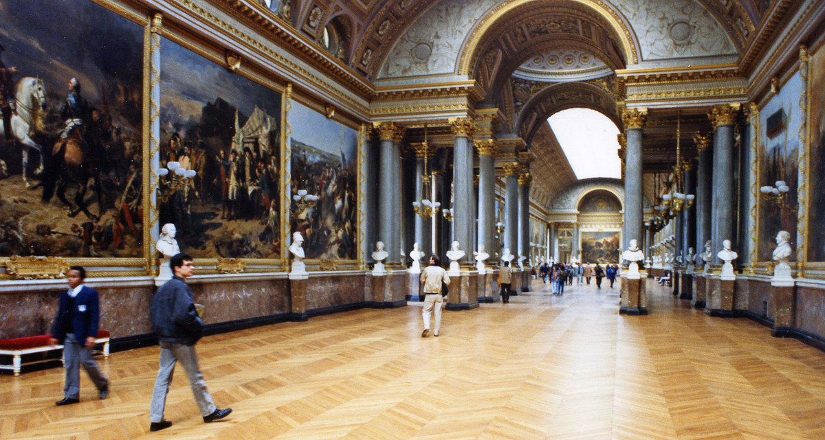 Thế nhưng, một số du khách khi đến bảo tàng Louvre tiết lộ gặp phải những chuyện kỳ bí, khó lý giải.