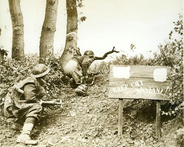 Lính Mỹ phục kích nhằm tiêu diệt lính phát xít Đức.