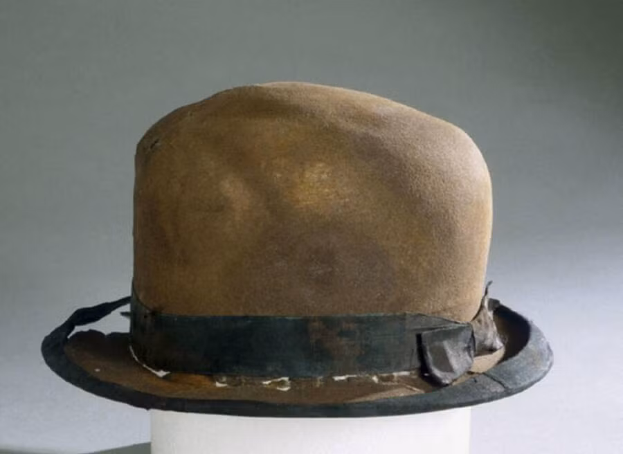 Được trục vớt từ vùng biển Bắc Đại Tây Dương, chiếc mũ này thuộc về một hành khách trên tàu Titanic.