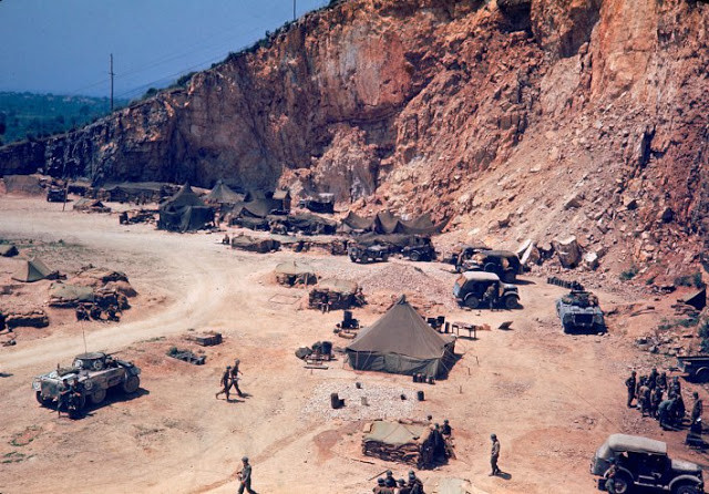 Binh sĩ Mỹ dựng trại nghỉ ngơi, lấy sức trong chuyến hành quân tới Rome năm 1944.