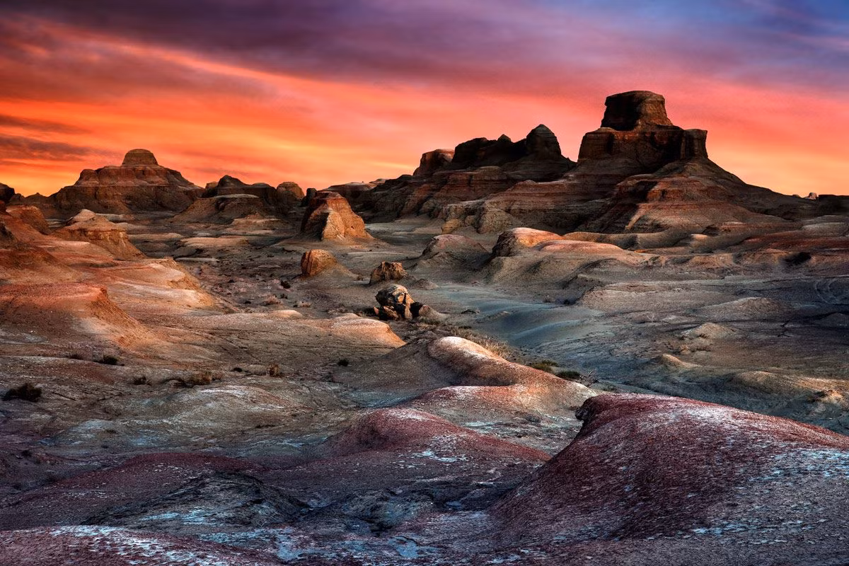 Những âm thanh ma quái, bí ẩn này thu hút sự tò mò của công chúng. Để tăng thêm sự kỳ bí, dân gian truyền tai nhau lời đồn rằng Moguicheng là nơi ở của "ma quỷ". Trước những âm thanh lạ và có phần rùng rợn ở Moguicheng, một số nhà khoa học đưa ra lý giải riêng.