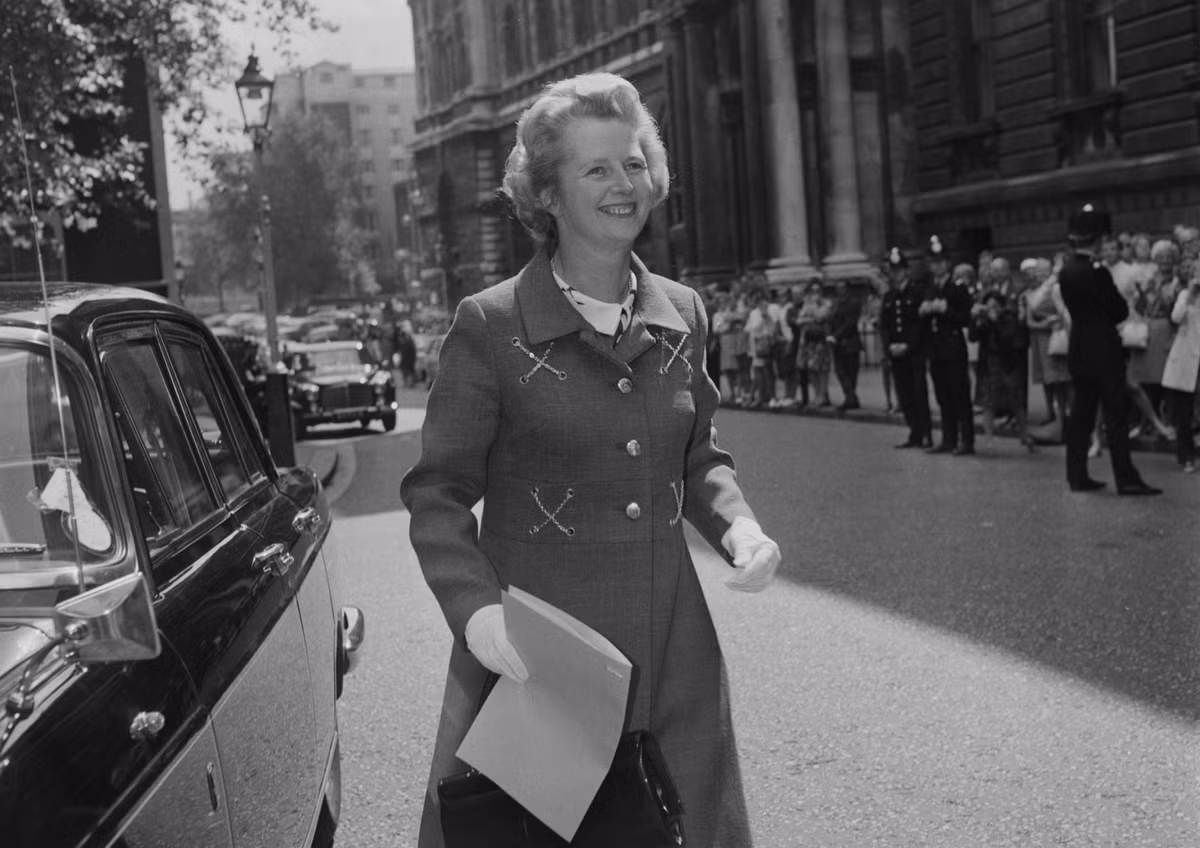 Trên chính trường thế giới, Thủ tướng Thatcher xây dựng mối quan hệ ngoại giao với nhiều nước. Trong số này, bà đặc biệt xây dựng mối quan hệ thân thiết với chính quyền của Tổng thống Mỹ Ronald Reagan.