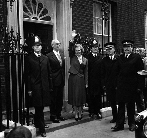 Năm 1979, bà Thatcher trở thành Thủ tướng Anh. Trong thời gian giữ chức vụ ngày suốt 11 năm, nữ Thủ tướng đầu tiên của Anh để lại nhiều dấu ấn đáng nhớ trong sự nghiệp chính trị.