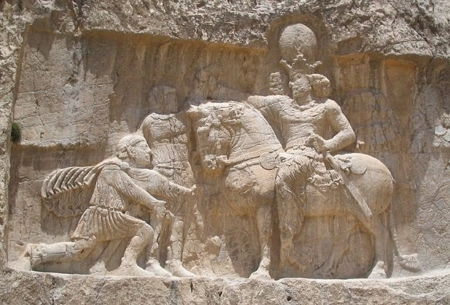 Theo đó, hoàng đế Valerian phát động một số cuộc chiến chống lại người Ba Tư. Khi ấy, Shapur là quốc vương của đế chế Ba Tư.