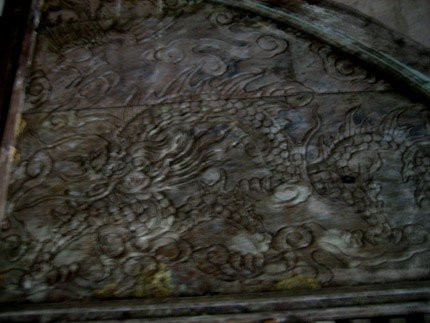 Theo ông Nguyễn Hữu Vũ - người làm thủ từ ở ngôi chùa Bạch Tượng trong 20 năm, 2 cây đại đăng có niên đại từ thời nhà Lý.