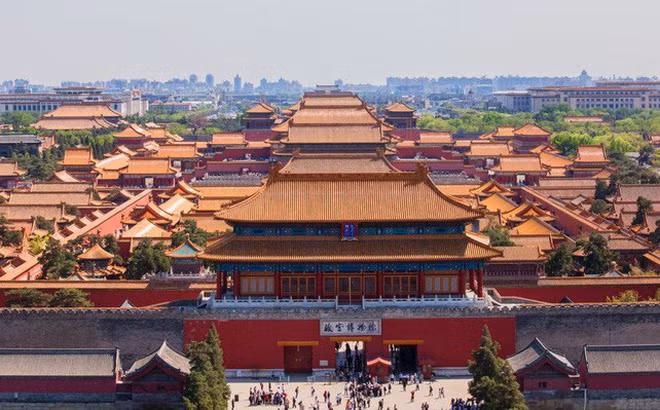 Theo đó, những "hồn ma" này trú ngụ bên trong Tử Cấm Thành suốt nhiều năm và gây ra những sự việc, hiện tượng ma quái, kỳ bí khó lý giải.