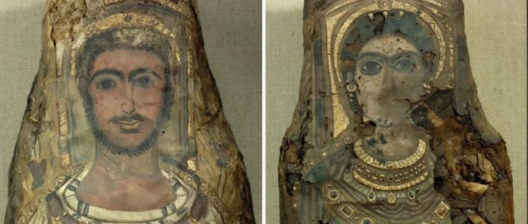 Cụ thể, 2 xác ướp được quấn một lớp vải trước khi bao bọc bằng một lớp ván gỗ cực mỏng. Trên bề mặt của lớp ván gỗ là chân dung của người quá cố.