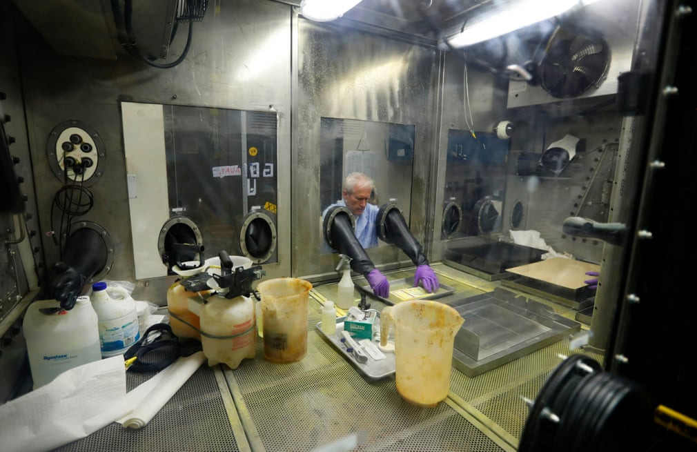 Trong số này, đáng chú ý là sự việc xảy ra vào năm 2015. Khi ấy, các nhà khoa học tại căn cứ Dugway Proving Ground gửi nhầm bào tử sống của vi khuẩn bệnh than đến 192 phòng thí nghiệm ở Mỹ và một số nước khác trên thế giới như Anh.