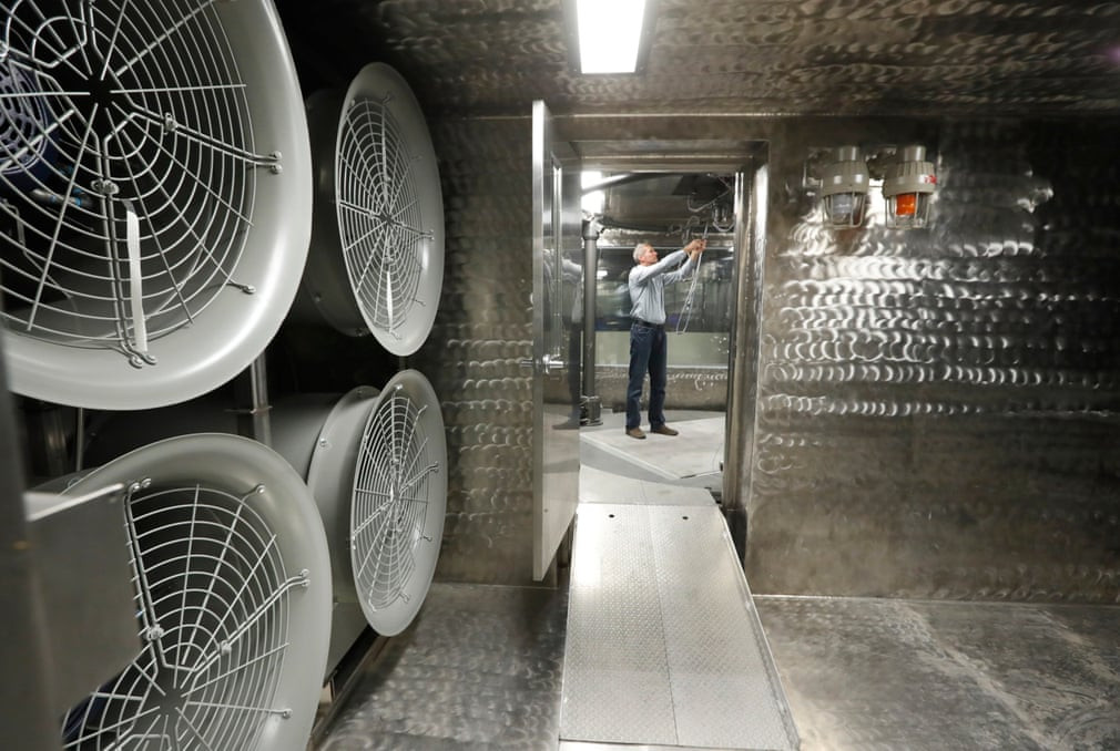 Kể từ khi thành lập đến nay, căn cứ Dugway Proving Ground từng vài lần đổi tên, tạm thời đóng cửa rồi hoạt động trở lại.