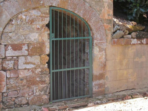 Đến những năm 1900, nhà tù trên đảo Saint-Laurent du Maroni bị bỏ hoang. Ngày nay, nơi đây trở thành một địa điểm du lịch thu hút du khách tham quan, tìm hiểu về quá khứ "đen tối" một thời đó với tù nhân Pháp.