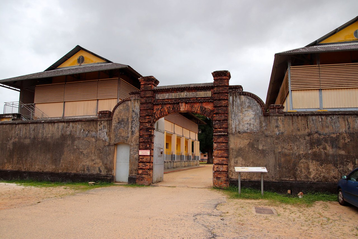 Chính vì vậy, một số tù nhân tìm cách đào tẩu khỏi hòn đảo này nhưng đa số chết vì kiệt sức hoặc bị những dòng nước nguy hiểm nhấn chìm. Một số bị bắt trong quá trình vượt ngục.