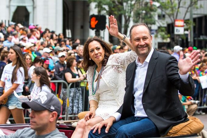 Trong khi chờ đợi kết quả chính thức của cuộc bầu cử tổng thống Mỹ, giới truyền thông và công chúng dành nhiều sự quan tâm đến cuộc sống riêng của bà Harris.