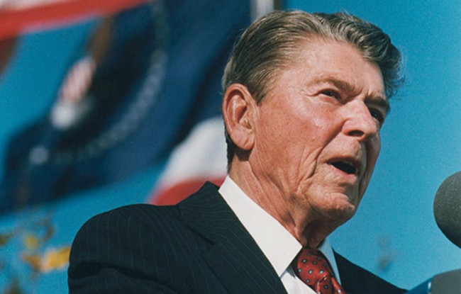 Sau khi kết thúc nhiệm kỳ đầu tiên, Tổng thống Reagan tái tranh cử và giành chiến thắng. Theo đó, nhiệm kỳ tổng thống của ông kéo dài từ năm 1981 - 1989. Khi kết thúc nhiệm kỳ và rời Nhà Trắng, ông Reagan 78 tuổi.