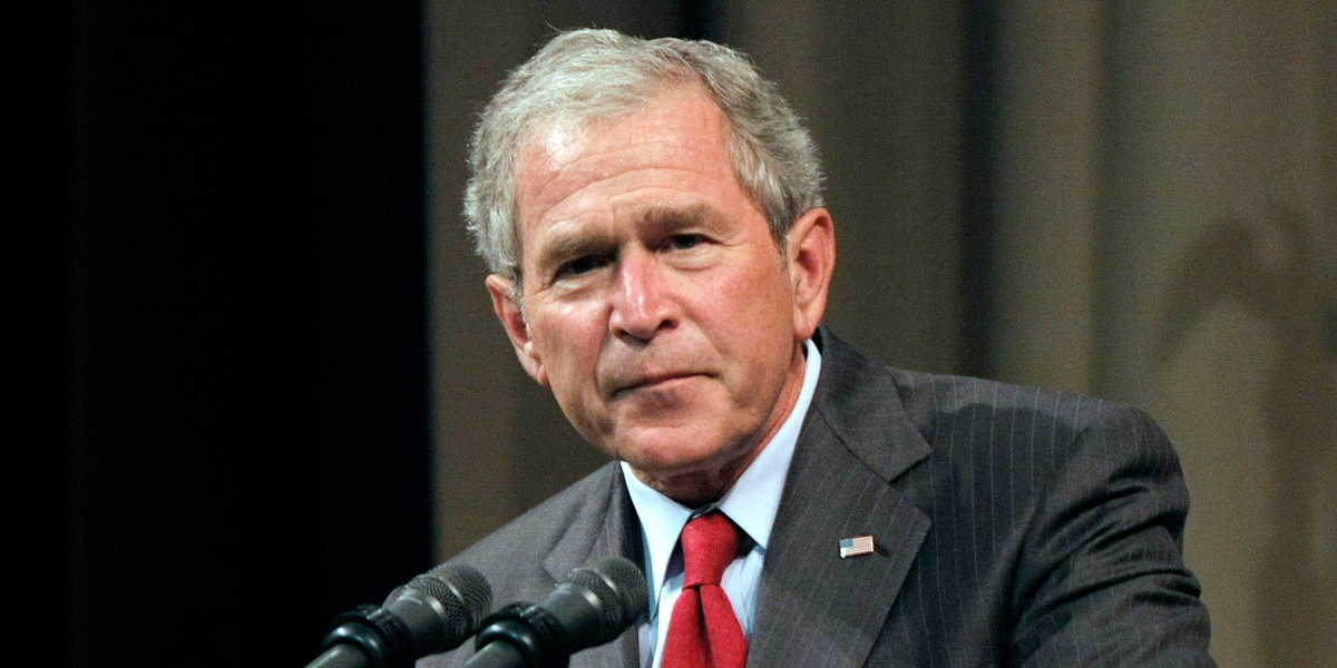 Hơn 220.000 bản "Decision Points" của cựu Tổng thống Bush được bán ra tại khu vực Bắc Mỹ trong 24 giờ đầu tiên. Điều này cho thấy sức hút về cuộc đời và sự nghiệp chính trị của ông đối với công chúng.