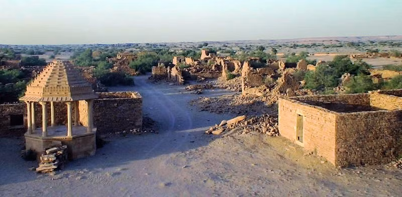 Trong suốt nhiều thập kỷ sau, làng Kuldhara bị bỏ hoang và trở thành địa điểm thu hút những người thích khám phá những nơi vắng bóng người gắn liền với những câu chuyện kỳ bí, ma quái.