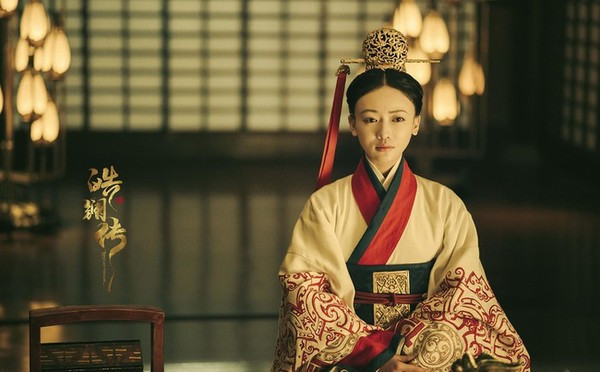 Theo sử sách, Triệu Cơ từng là ái thiếp của Lã Bất Vi. Về sau, Lã Bất Vi đem tặng Triệu Cơ cho thái tử Tử Sở - người sau này trở thành Trang Tương Vương.