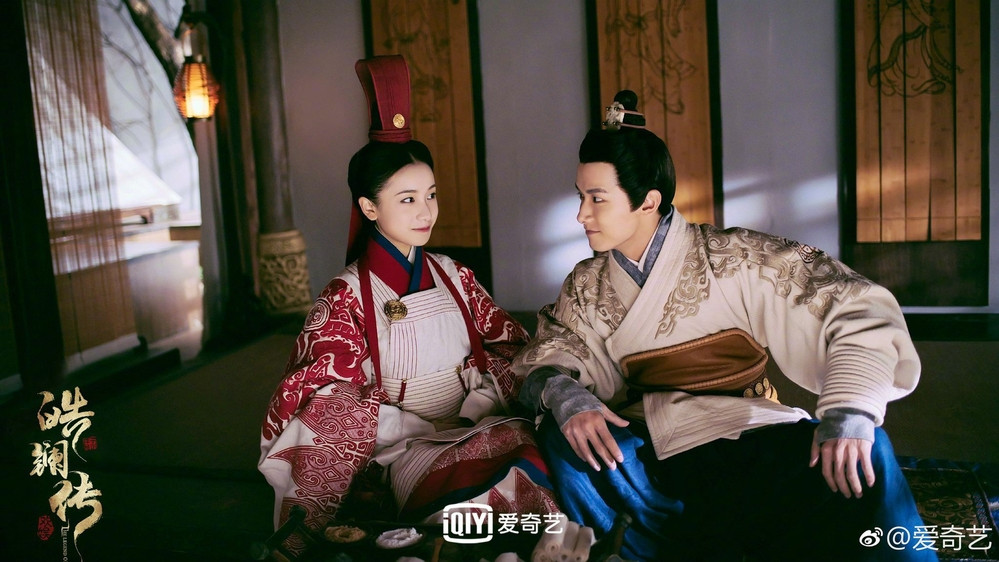 Tuy nhiên, Lao Ái chưa kịp thực hiện kế hoạch thì bị Tần Thủy Hoàng phát giác. Biết mẹ tư thông với thái giám giả, ông hoàng nhà Tần cho người giết chết 3 cha con Lao Ái.