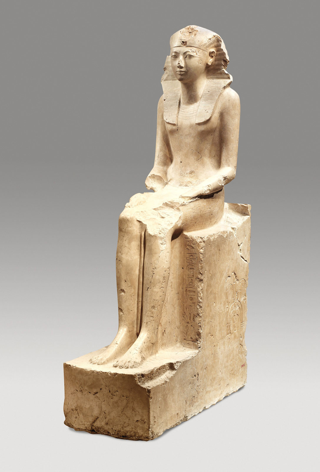 Giống Merneith, Hatshepsut cai trị Ai Cập sau khi chồng chết và con trai Thutmose III còn quá nhỏ chưa đủ khả năng lên ngôi báu. Vì vậy, bà nắm giữ toàn bộ vương quyền và trị vì trong suốt 21 năm. Bà đã góp phần đưa Ai Cập trở thành một quốc gia thịnh vượng và giàu có.