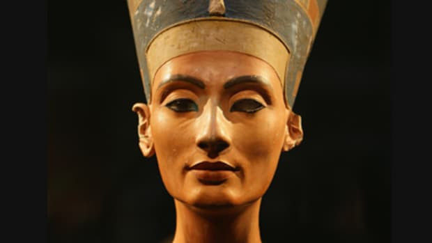 Hatshepsut là nữ pharaoh quyền lực ở Ai Cập thời cổ đại. Bà kết hôn với người em trai cùng cha khác mẹ tên Thutmose II. Sau khi kết hôn, hai người cùng trị vì đất nước và nắm quyền lực lớn trong tay.