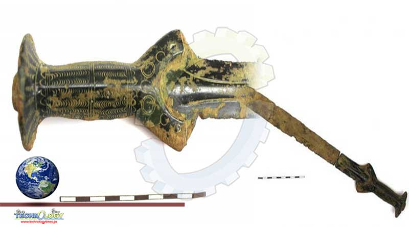 Nhà khảo cổ Jiří Juchelka thuộc bảo tàng Silesian cho hay thanh kiếm mà ông Novák tìm thấy được tạo ra vào thời Đồ Đồng ở phía bắc châu Âu. Nó rất giống kiếm Vasby tìm thấy ở một thị trấn tại Thụy Điển.