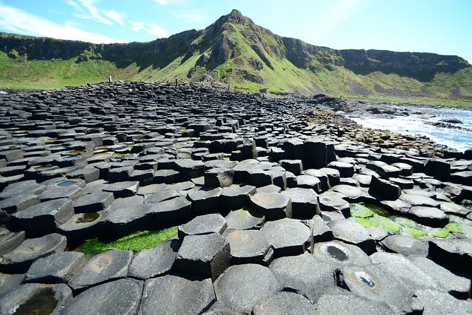 Vì vậy, kỳ quan Giant's Causeway được hình thành và có hình dáng như hiện nay mà mọi người thấy khi ghé thăm kỳ quan thiên nhiên nổi tiếng Ireland.