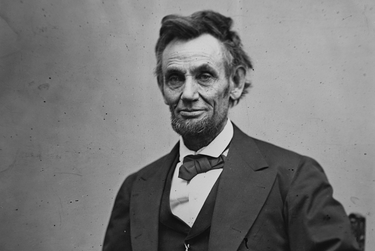 Theo một số nhà nghiên cứu, Tổng thống Abraham Lincoln là vị tổng thống đầu tiên “tha tội” gà tây vào năm 1863. Khi ấy, ông ra lệnh thả con gà tây dành cho Lễ Tạ ơn và để con trai ông nuôi nó.
