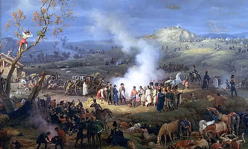 Khi ấy, đội quân của Napoleon có khoảng 68.000 người giao chiến khốc liệt với gần 90.000 binh sĩ của liên minh 4 nước trên.