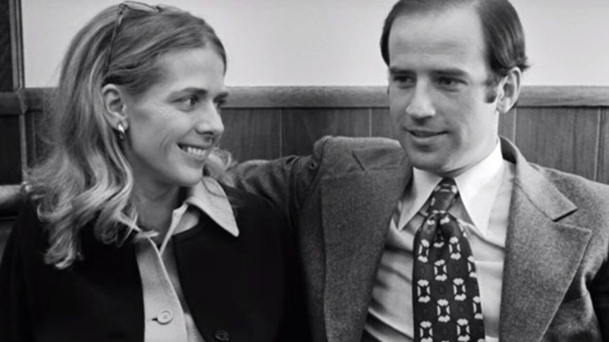 Biến cố ập đến với gia đình ông Biden khi bà Neilia cùng con gái 13 tháng tuổi Christina qua đời trong vụ tai nạn ôtô ở Hockessin, bang Delaware trước Giáng sinh năm 1972. Hai con trai của gia đình Biden gồm: Beau 4 tuổi và Hunter 3 tuổi cũng ngồi cùng trong chiếc xe gặp tai nạn và bị thương nặng nên phải điều trị trong bệnh viện một thời gian dài.