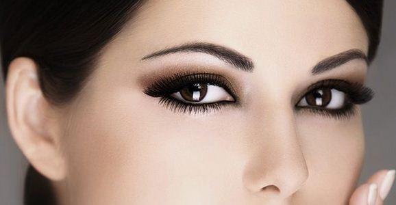 Phụ nữ có lông mày nhạt, đứt đoạn: Phụ nữ có nét tướng này không gặp may mắn trong hôn nhân. Đây là người không kiên trì, không có chính kiến rõ ràng. Tính cách của họ thuộc kiểu sớm nắng chiều mưa, bi lụy trong chuyện tình cảm nên dễ khiến bạn đời cảm thấy mệt mỏi, chán nản.