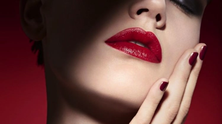 Trong khi đó, môi dày là nét tướng của người tiêu xài hoang phí, không biết tích lũy tài sản. Đàn ông lấy phải kiểu người này dù giàu có đến mấy cũng sẽ sớm rơi vào cảnh tán gia bại sản. 