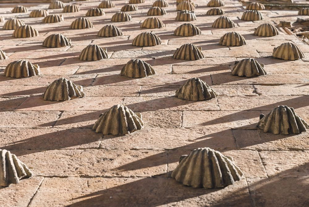 Khi hoàn thành, ngôi nhà Casa de las Conchas gây ấn tượng với công chúng bởi kiến trúc kết hợp hài hòa giữa Gothic, Phục hưng và Mudejar.