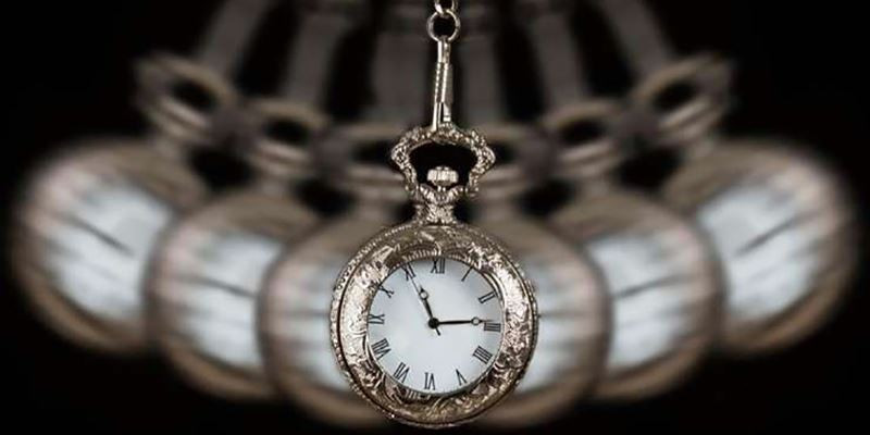 Theo đó, bệnh nhân trải qua liệu pháp thôi miên sẽ tác động lên nhận thức và hành động theo ám thị của bác sĩ.