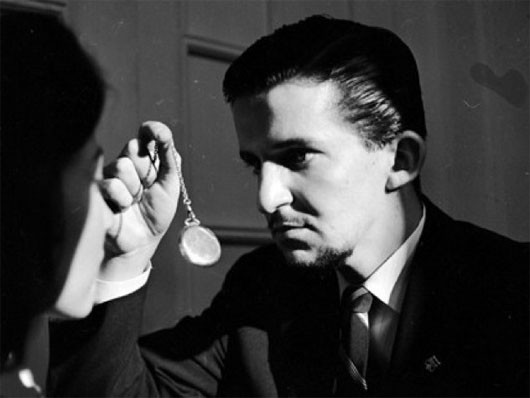 Kể từ khi phát hiện vào thế kỷ 18, thôi miên được sử dụng trong y khoa. Các bác sĩ sử dụng thôi miên để gây tê và chữa bệnh cho bệnh nhân.