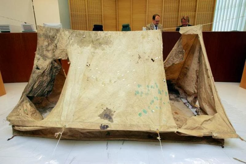 Cũng trong ngày hôm đó, một người dân địa phương đi qua chiếc lều thì nhìn thấy cảnh tượng hãi hùng. Đó là 4 người nằm trên mặt đất với nhiều vết thương. Trong khi Gustafsson bị thương nặng thì 3 người bạn còn lại đều tử vong. Người này nhanh chóng báo cảnh sát tới hiện trường điều tra vụ án.