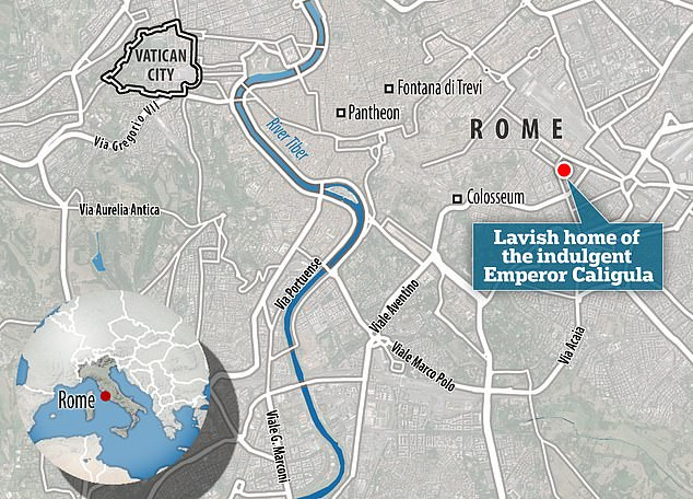 Theo các chuyên gia, cung điện của Caligula được xây dựng hoành tráng, bên trong có những món đồ nội thất đắt tiền. Những bậc cầu thang làm từ đá cẩm thạch trắng và những bức bích họa được trang trí rực rỡ, tỉ mỉ.