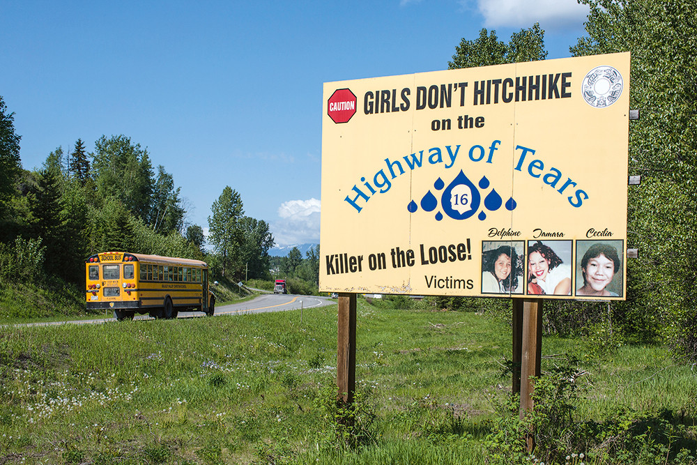 Một trong những vụ án mạng đầu tiên xảy ra tại khu vực Đại lộ 16 là trường hợp của Gloria Moody. Vào năm 1969, thi thể của Moody được tìm thấy ở đoạn đường giữa thành phố Price George và Prince Rupert.