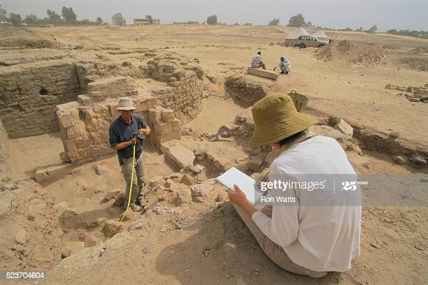 Do cỗ quan tài có kích thước 1m nên các chuyên gia suy đoán người phụ nữ này có vóc dáng nhỏ bé hoặc có thể là một thiếu nữ chết trẻ.
