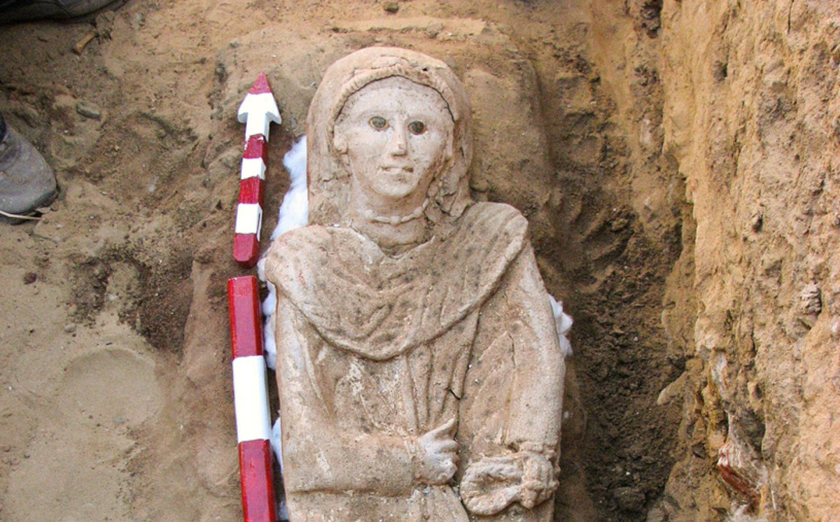 Theo nghiên cứu của các chuyên gia, xác ướp trong quan tài có hình dáng đặc biệt trên sống cách đây khoảng 2.300 năm.