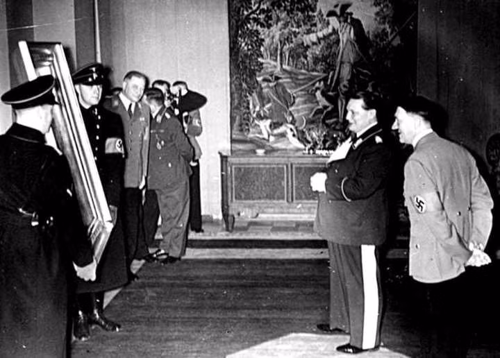 Do vậy, những ngôi nhà của người Do Thái trở nên trống vắng, không còn bất cứ món đồ nào có giá trị cũng như cho thấy họ từng sinh sống tại đây.