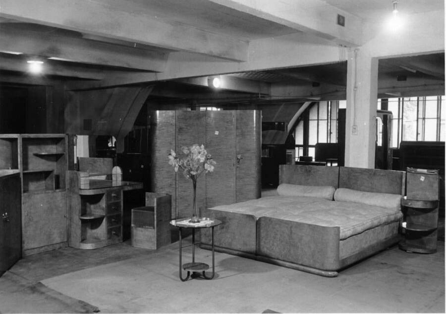 Chiến dịch có tên Möbel Aktion được phát xít Đức thực hiện nhằm vào người Do Thái. Mục đích của chiến dịch này là tước đoạt toàn bộ tài sản của nhóm người này.