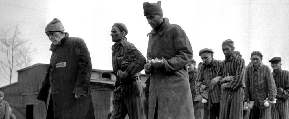 Vậy nên, sau khi chứng kiến cảnh tượng rùng rợn này, binh sĩ Mỹ tiến hành mai táng các nạn nhân. Đồng thời, sự việc trên trở thành một trong những bằng chứng về tội ác man rợ của phát xít Đức.