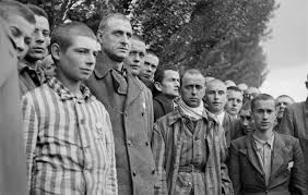 Thi thể các nạn nhân được lính Đức quốc xã chôn trong những hố chôn tập thể hoặc bỏ vào trong các lò thiêu.