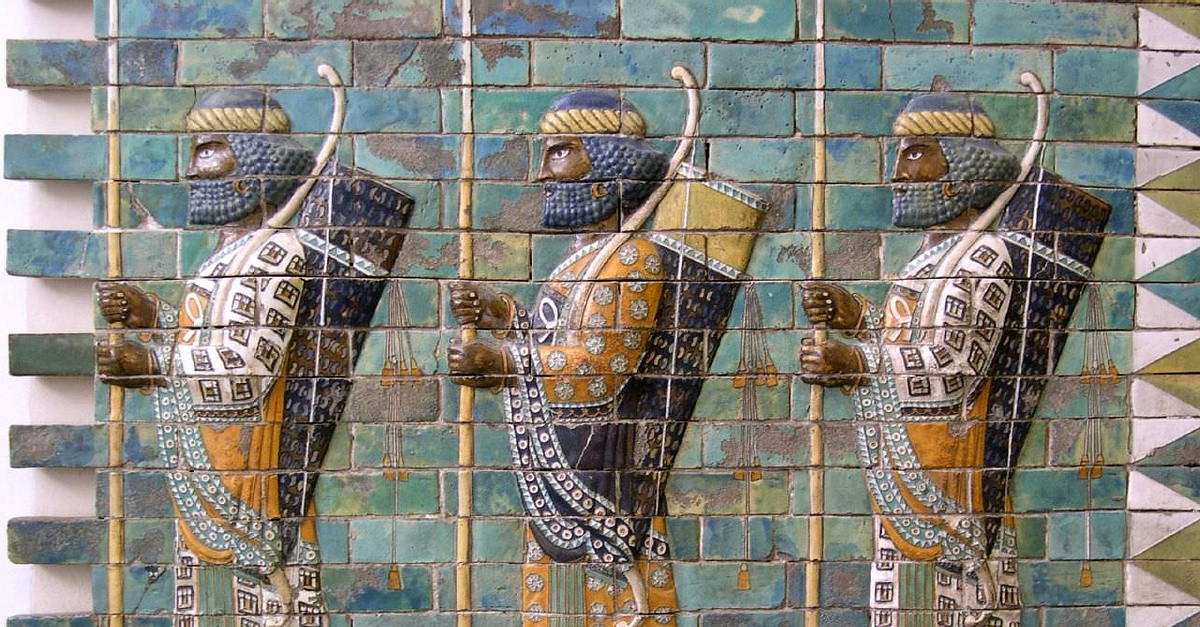 Cyrus Đại đế là vị vua sáng lập đế chế Achaemenid vào năm 550 trước Công nguyên. Kể từ khi thành lập, đế chế này gây chú ý với việc chấp nhận nhiều tôn giáo cùng tồn tại và phát triển.