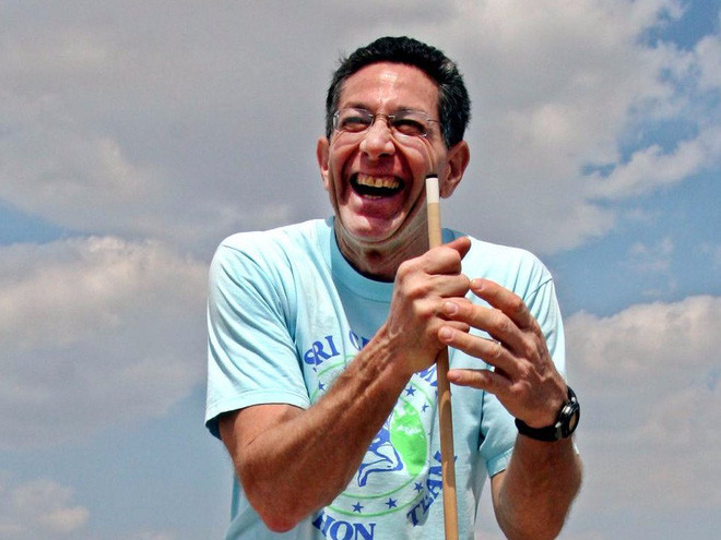 Kỷ lục gia người Mỹ Ashrita Furman là một nhân vật nổi tiếng khi dành hơn 30 năm để phá các kỷ lục Guinness thế giới. Ông xác lập hơn 700 kỷ lục thế giới ở những hạng mục khác nhau. Theo đó, ông cũng là người nắm giữ nhiều kỷ lục nhất thế giới.